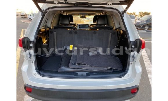 Buy Import Toyota Highlander White Car in Import - Dubai in Al Jazirah State Buy Import Toyota Highlander White Car in Import - Dubai in Al Jazirah State