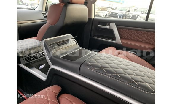 Acheter Import Voiture Toyota Land Cruiser Noir à Import - Dubai, État d'Al Jazirah Acheter Import Voiture Toyota Land Cruiser Noir à Import - Dubai, État d'Al Jazirah