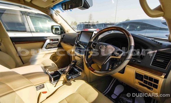 Buy Import Toyota Land Cruiser White Car in Import - Dubai in Al Jazirah State Buy Import Toyota Land Cruiser White Car in Import - Dubai in Al Jazirah State