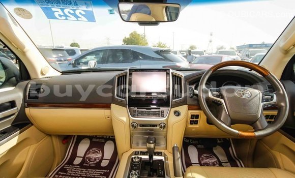 Buy Import Toyota Land Cruiser White Car in Import - Dubai in Al Jazirah State Buy Import Toyota Land Cruiser White Car in Import - Dubai in Al Jazirah State