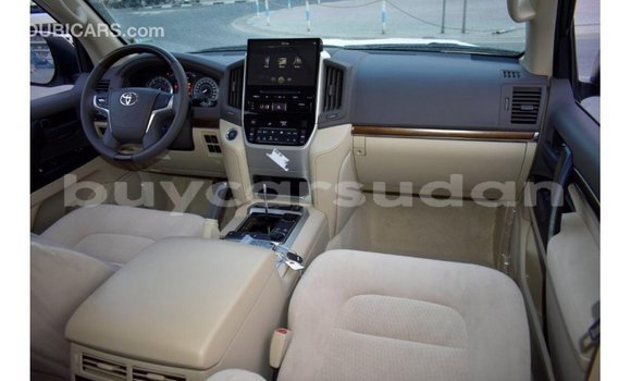 Buy Import Toyota Land Cruiser White Car in Import - Dubai in Al Jazirah State Buy Import Toyota Land Cruiser White Car in Import - Dubai in Al Jazirah State
