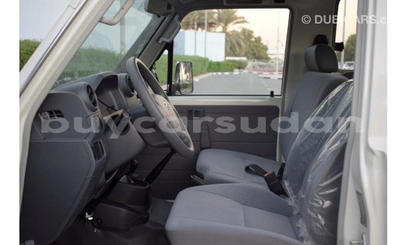 Buy Import Toyota Land Cruiser White Car in Import - Dubai in Al Jazirah State Buy Import Toyota Land Cruiser White Car in Import - Dubai in Al Jazirah State