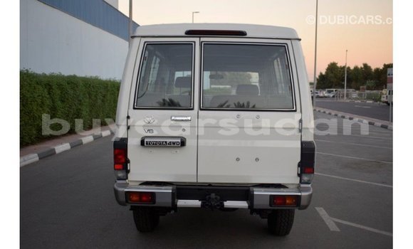 Buy Import Toyota Land Cruiser White Car in Import - Dubai in Al Jazirah State Buy Import Toyota Land Cruiser White Car in Import - Dubai in Al Jazirah State