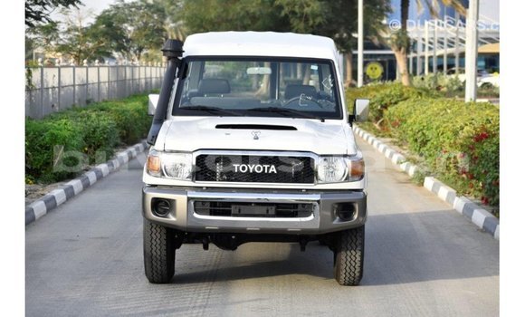 Buy Import Toyota Land Cruiser White Car in Import - Dubai in Al Jazirah State Buy Import Toyota Land Cruiser White Car in Import - Dubai in Al Jazirah State