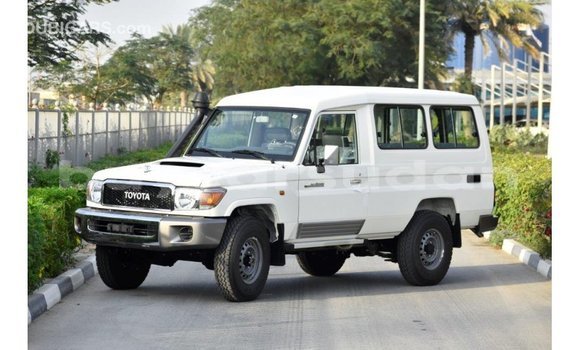 Buy Import Toyota Land Cruiser White Car in Import - Dubai in Al Jazirah State Buy Import Toyota Land Cruiser White Car in Import - Dubai in Al Jazirah State