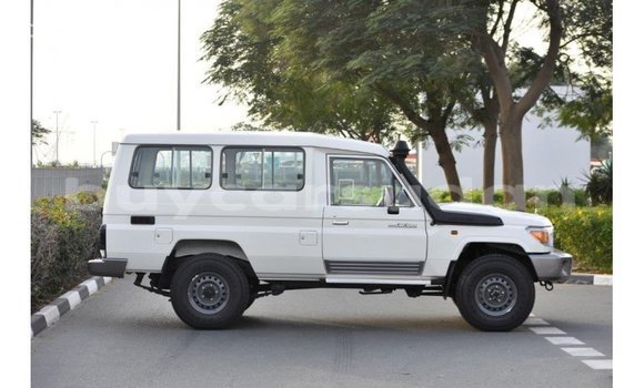 Buy Import Toyota Land Cruiser White Car in Import - Dubai in Al Jazirah State Buy Import Toyota Land Cruiser White Car in Import - Dubai in Al Jazirah State