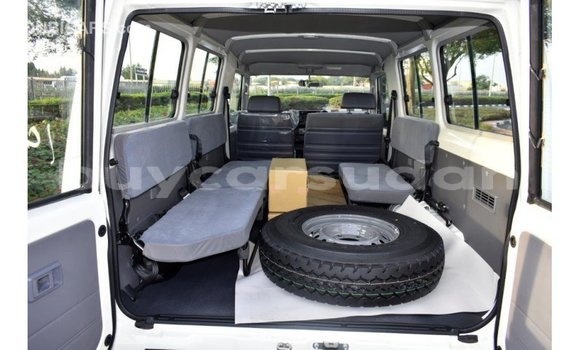Buy Import Toyota Land Cruiser White Car in Import - Dubai in Al Jazirah State Buy Import Toyota Land Cruiser White Car in Import - Dubai in Al Jazirah State