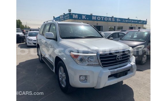 Buy Import Toyota Land Cruiser White Car in Import - Dubai in Al Jazirah State Buy Import Toyota Land Cruiser White Car in Import - Dubai in Al Jazirah State