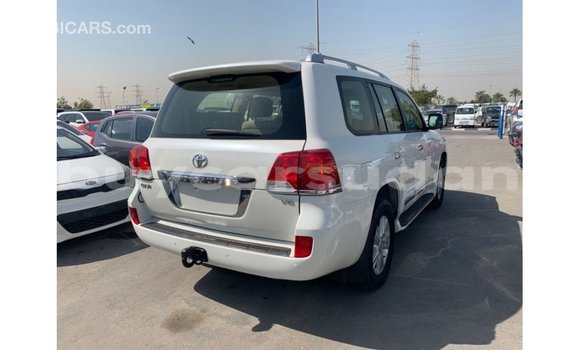 Buy Import Toyota Land Cruiser White Car in Import - Dubai in Al Jazirah State Buy Import Toyota Land Cruiser White Car in Import - Dubai in Al Jazirah State