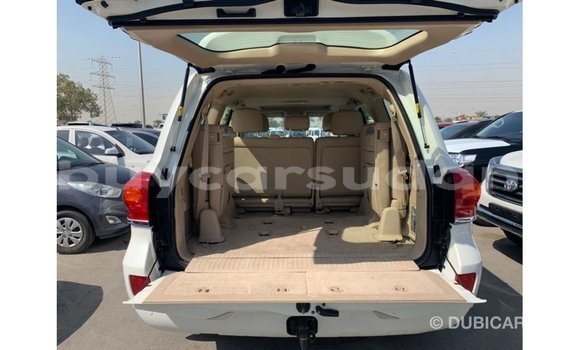 Buy Import Toyota Land Cruiser White Car in Import - Dubai in Al Jazirah State Buy Import Toyota Land Cruiser White Car in Import - Dubai in Al Jazirah State