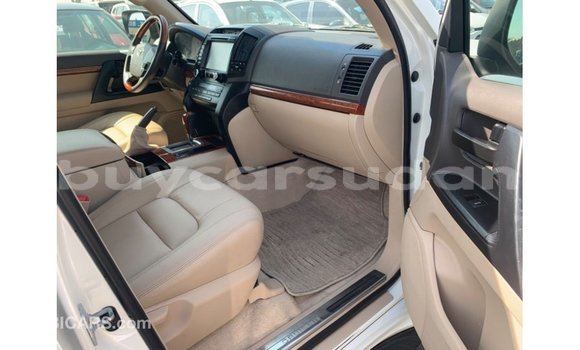 Buy Import Toyota Land Cruiser White Car in Import - Dubai in Al Jazirah State Buy Import Toyota Land Cruiser White Car in Import - Dubai in Al Jazirah State