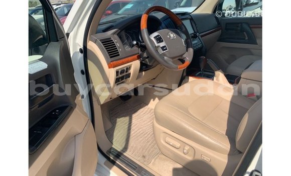 Buy Import Toyota Land Cruiser White Car in Import - Dubai in Al Jazirah State Buy Import Toyota Land Cruiser White Car in Import - Dubai in Al Jazirah State