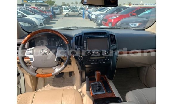 Buy Import Toyota Land Cruiser White Car in Import - Dubai in Al Jazirah State Buy Import Toyota Land Cruiser White Car in Import - Dubai in Al Jazirah State