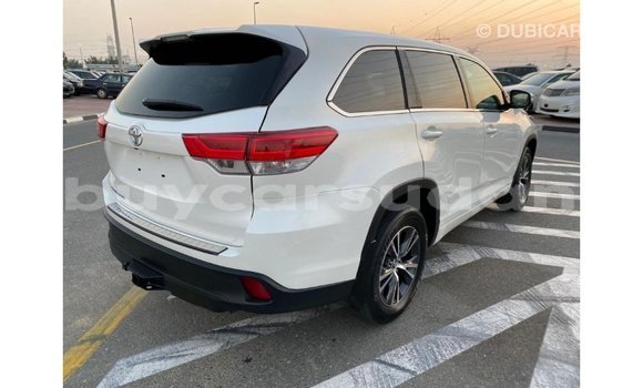 Buy Import Toyota Highlander White Car in Import - Dubai in Al Jazirah State Buy Import Toyota Highlander White Car in Import - Dubai in Al Jazirah State