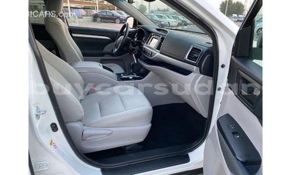 Buy Import Toyota Highlander White Car in Import - Dubai in Al Jazirah State Buy Import Toyota Highlander White Car in Import - Dubai in Al Jazirah State