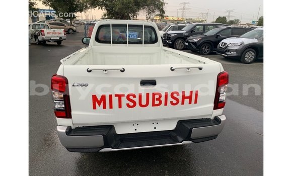 Buy Import Mitsubishi L200 White Car in Import - Dubai in Al Jazirah State Buy Import Mitsubishi L200 White Car in Import - Dubai in Al Jazirah State