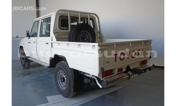 Buy Import Toyota Land Cruiser White Car in Import - Dubai in Al Jazirah State Buy Import Toyota Land Cruiser White Car in Import - Dubai in Al Jazirah State