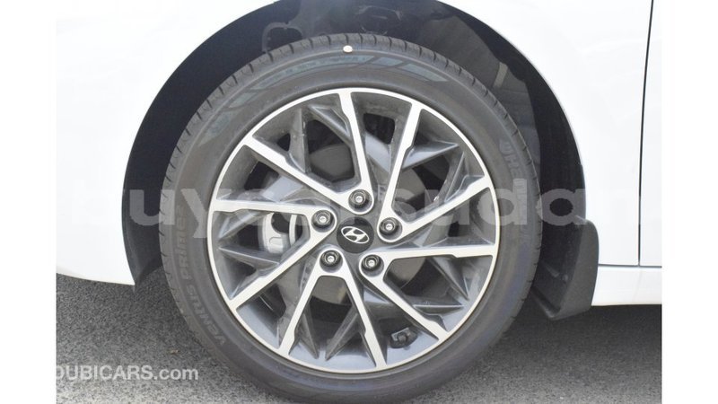 Big with watermark hyundai elantra al jazirah state import dubai 2105