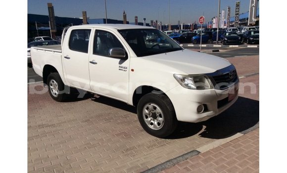 Acheter Import Voiture Toyota Hilux Blanc à Import - Dubai, État d'Al Jazirah Acheter Import Voiture Toyota Hilux Blanc à Import - Dubai, État d'Al Jazirah