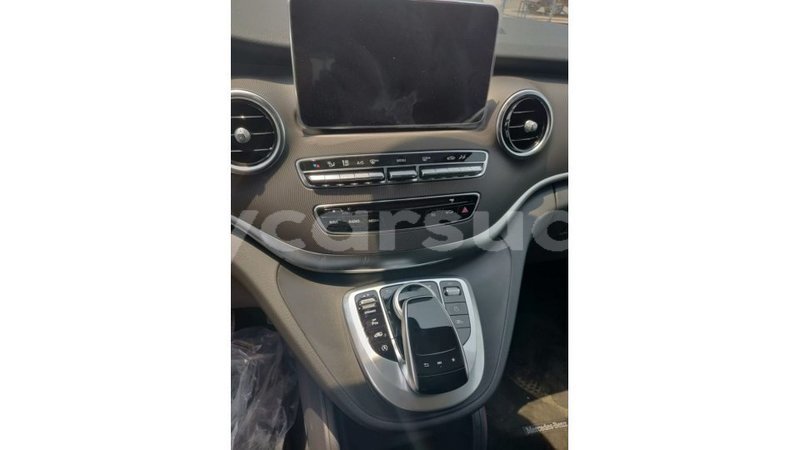 Big with watermark mercedes benz 250 al jazirah state import dubai 2145
