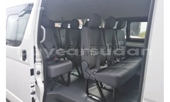 Acheter Import Voiture Toyota Hiace Blanc à Import - Dubai, État d'Al Jazirah Acheter Import Voiture Toyota Hiace Blanc à Import - Dubai, État d'Al Jazirah