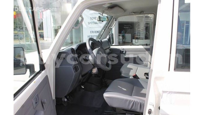 Big with watermark toyota land cruiser al jazirah state import dubai 2169