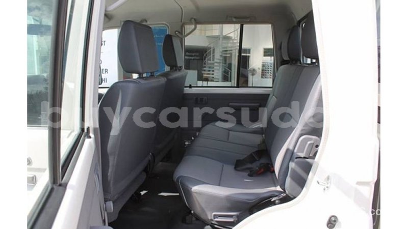 Big with watermark toyota land cruiser al jazirah state import dubai 2169