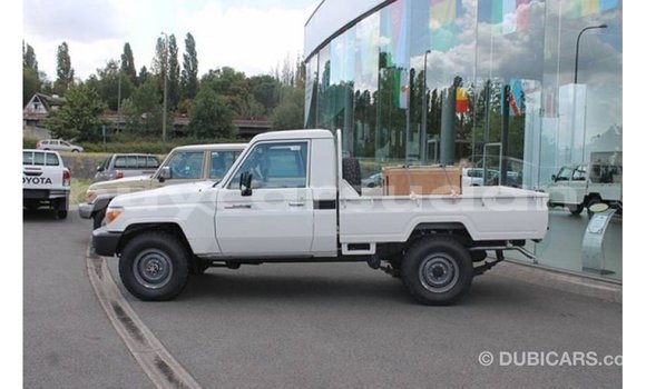 Acheter Import Voiture Toyota Land Cruiser Blanc à Import - Dubai, État d'Al Jazirah Acheter Import Voiture Toyota Land Cruiser Blanc à Import - Dubai, État d'Al Jazirah