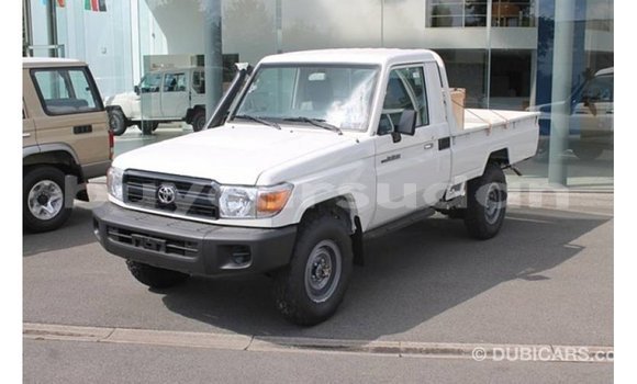 Acheter Import Voiture Toyota Land Cruiser Blanc à Import - Dubai, État d'Al Jazirah Acheter Import Voiture Toyota Land Cruiser Blanc à Import - Dubai, État d'Al Jazirah