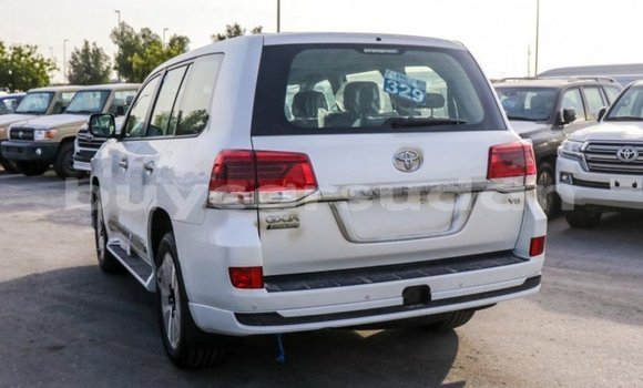 Buy Import Toyota Land Cruiser White Car in Import - Dubai in Al Jazirah State Buy Import Toyota Land Cruiser White Car in Import - Dubai in Al Jazirah State