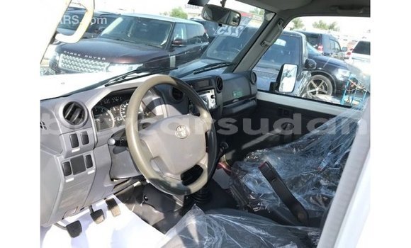 Buy Import Toyota Land Cruiser White Car in Import - Dubai in Al Jazirah State Buy Import Toyota Land Cruiser White Car in Import - Dubai in Al Jazirah State