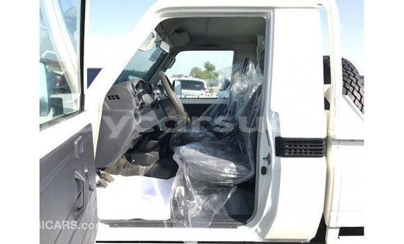 Buy Import Toyota Land Cruiser White Car in Import - Dubai in Al Jazirah State Buy Import Toyota Land Cruiser White Car in Import - Dubai in Al Jazirah State