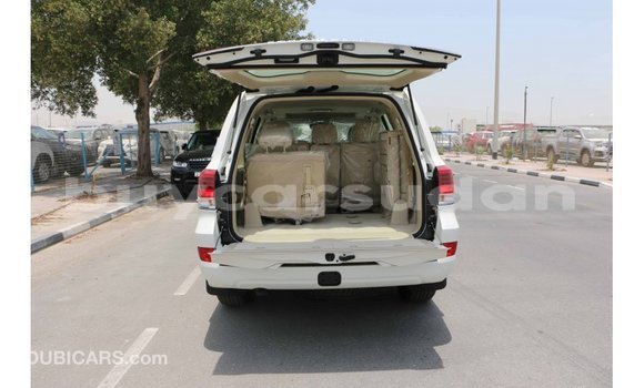 Buy Import Toyota Land Cruiser White Car in Import - Dubai in Al Jazirah State Buy Import Toyota Land Cruiser White Car in Import - Dubai in Al Jazirah State