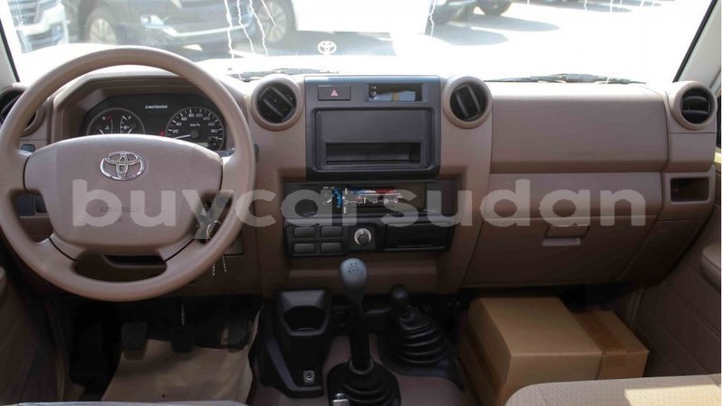 Big with watermark toyota land cruiser al jazirah state import dubai 2233