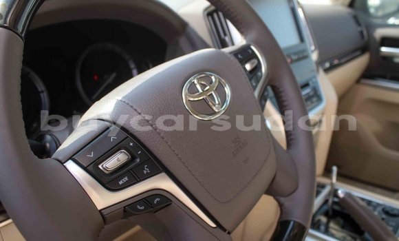 Buy Import Toyota Land Cruiser White Car in Import - Dubai in Al Jazirah State Buy Import Toyota Land Cruiser White Car in Import - Dubai in Al Jazirah State