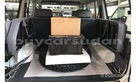 Acheter Import Voiture Toyota Land Cruiser Blanc à Import - Dubai, État d'Al Jazirah Acheter Import Voiture Toyota Land Cruiser Blanc à Import - Dubai, État d'Al Jazirah