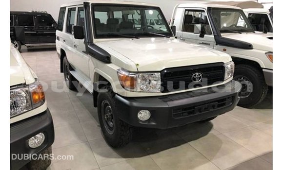 Acheter Import Voiture Toyota Land Cruiser Blanc à Import - Dubai, État d'Al Jazirah Acheter Import Voiture Toyota Land Cruiser Blanc à Import - Dubai, État d'Al Jazirah