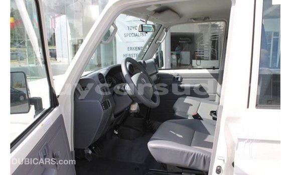 Buy Import Toyota Land Cruiser White Car in Import - Dubai in Al Jazirah State Buy Import Toyota Land Cruiser White Car in Import - Dubai in Al Jazirah State