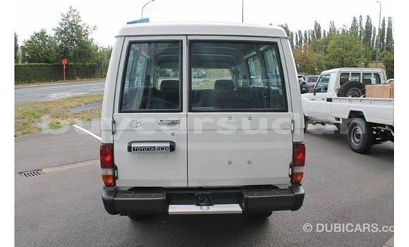 Buy Import Toyota Land Cruiser White Car in Import - Dubai in Al Jazirah State Buy Import Toyota Land Cruiser White Car in Import - Dubai in Al Jazirah State