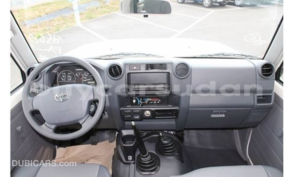 Acheter Import Voiture Toyota Land Cruiser Blanc à Import - Dubai, État d'Al Jazirah Acheter Import Voiture Toyota Land Cruiser Blanc à Import - Dubai, État d'Al Jazirah