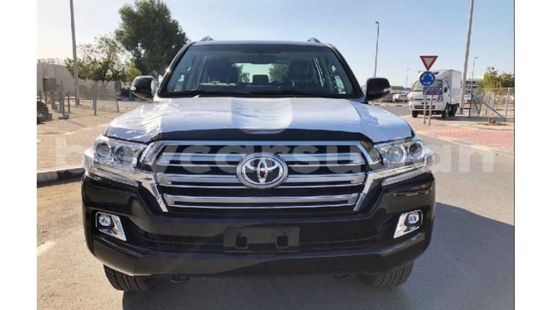 Big with watermark toyota land cruiser al jazirah state import dubai 2287