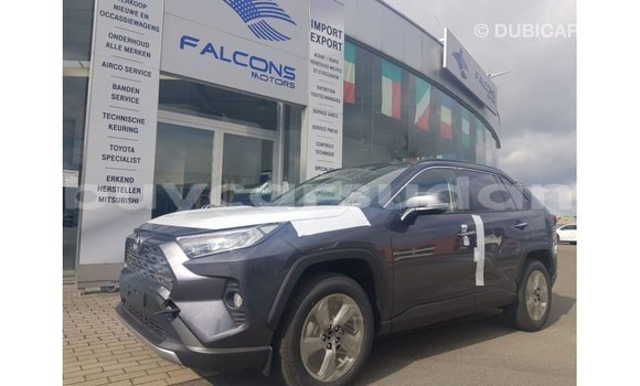 Acheter Import Utilitaire Toyota HiAce Autre à Import - Dubai, État d'Al Jazirah Acheter Import Utilitaire Toyota HiAce Autre à Import - Dubai, État d'Al Jazirah