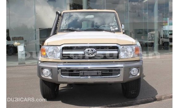 Acheter Import Voiture Toyota Land Cruiser Beige à Import - Dubai, État d'Al Jazirah Acheter Import Voiture Toyota Land Cruiser Beige à Import - Dubai, État d'Al Jazirah
