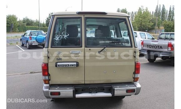 Acheter Import Voiture Toyota Land Cruiser Beige à Import - Dubai, État d'Al Jazirah Acheter Import Voiture Toyota Land Cruiser Beige à Import - Dubai, État d'Al Jazirah