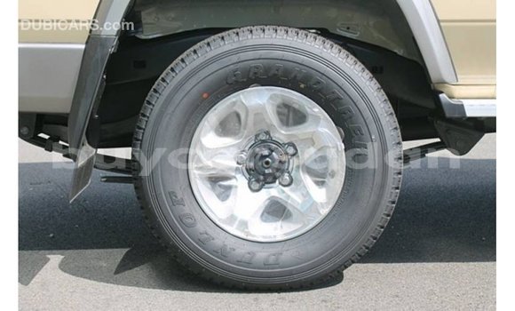 Acheter Import Voiture Toyota Land Cruiser Beige à Import - Dubai, État d'Al Jazirah Acheter Import Voiture Toyota Land Cruiser Beige à Import - Dubai, État d'Al Jazirah