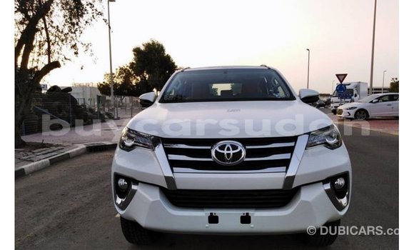 Acheter Import Voiture Toyota Fortuner Blanc à Import - Dubai, État d'Al Jazirah Acheter Import Voiture Toyota Fortuner Blanc à Import - Dubai, État d'Al Jazirah