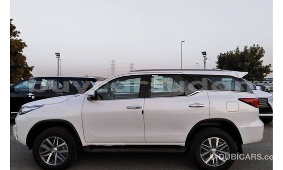 Acheter Import Voiture Toyota Fortuner Blanc à Import - Dubai, État d'Al Jazirah Acheter Import Voiture Toyota Fortuner Blanc à Import - Dubai, État d'Al Jazirah
