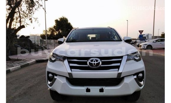 Acheter Import Voiture Toyota Fortuner Blanc à Import - Dubai, État d'Al Jazirah Acheter Import Voiture Toyota Fortuner Blanc à Import - Dubai, État d'Al Jazirah