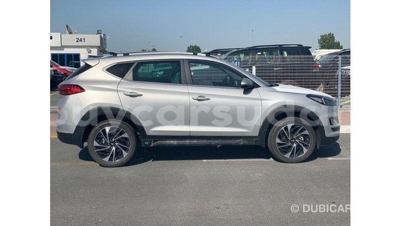 Big with watermark hyundai tucson al jazirah state import dubai 2317