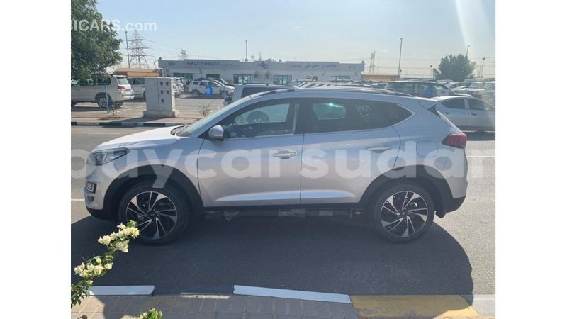 Big with watermark hyundai tucson al jazirah state import dubai 2317